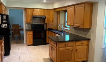 3925 Waldenwood Dr, Ann Arbor, MI 48105