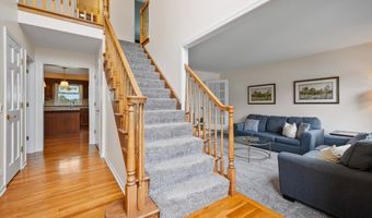 1713 Edgewood Dr, Algonquin, IL 60102