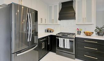2501 CREST St, Alexandria, VA 22302