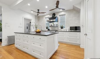 617 Avenue E, Bayonne, NJ 07002