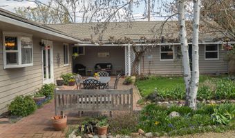 826 Holly St, Ashland, OR 97520