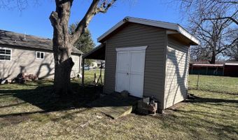 905 S Griffith Ave, Aurora, MO 65605