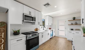 9753 Mercedes Ave, Arleta, CA 91331
