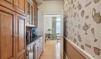 127 Cliff Dr, Narragansett, RI 02882