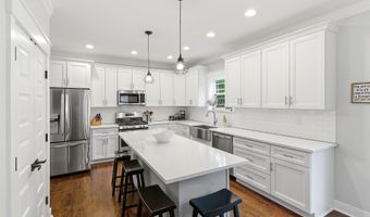555 Egenolf Pl, Bayville, NJ 08721