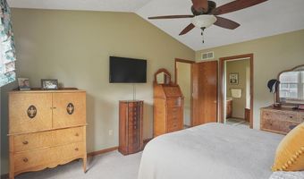 2202 Martin Crest Dr, Akron, OH 44312