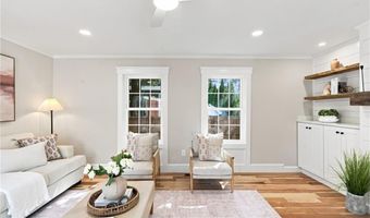 40 Congregational St, Bristol, RI 02809