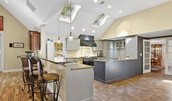 10 Barrington Dr, Bedford, NH 03110