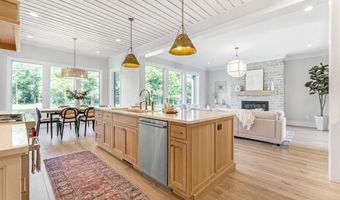 1801 Golfview Dr, Auburn, IN 46706