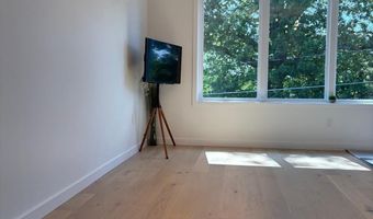 2011 N UPTON St, Arlington, VA 22207
