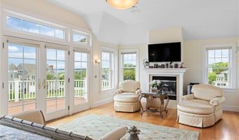41 Castle Hill Ave, Newport, RI 02840