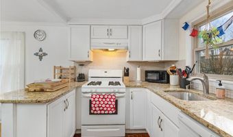 3 Prescott Pl, Newport, RI 02840