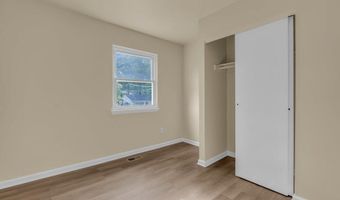 32 Pine Tree Dr, Bayville, NJ 08721