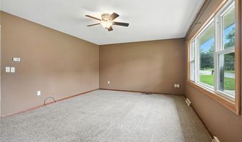 413 E 5th St, Anamosa, IA 52205