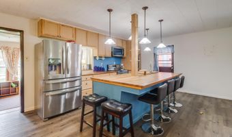 8474 Woolmarket Rd, Biloxi, MS 39532
