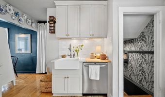 302 E MISSION Rd, Allouez, WI 54301