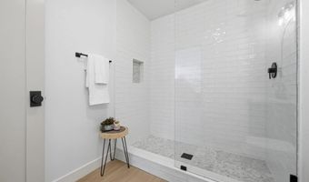 2610 Chestnut Ave, Carlsbad, CA 92010