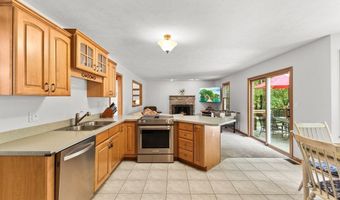 4 Crestwood Dr, Blackstone, MA 01504