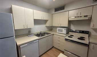 380 LAKEPOINTE Dr 202, Altamonte Springs, FL 32701