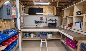 9 Katelan Ct, Cranston, RI 02921