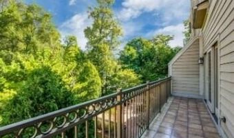 934 W Huron St, Ann Arbor, MI 48103