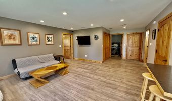 379540 N Shore Dr, Aberdeen, SD 57401