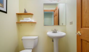 11 E Appletree Ln, Arlington Heights, IL 60004