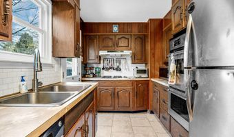 21 Dockage Rd, Bayville, NJ 08721