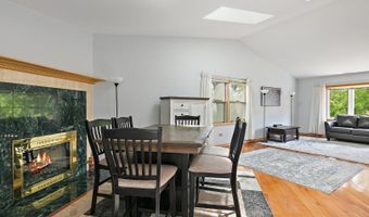 2040 Honey Locust Dr, Algonquin, IL 60102
