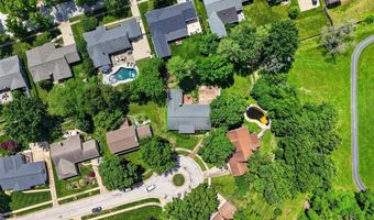 6 Helmsdale Ct, Ballwin, MO 63011
