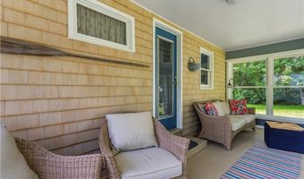 8 Presque Isle Trl, Narragansett, RI 02882