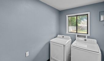 1304 S Adams Ave, Aurora, MO 65605
