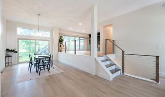 831 Brandon Cir, Aurora, OH 44202