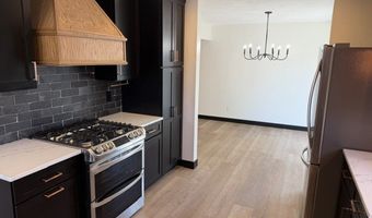 527 Village Ct, Altoona, IA 50009