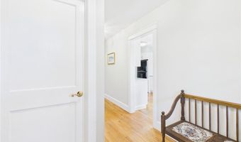 30 Forest Rd W, Bristol, RI 02809