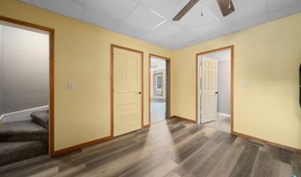 411 N 6th St, Beresford, SD 57004