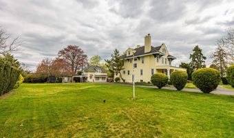 44 S Bay Ave, Brightwaters, NY 11718
