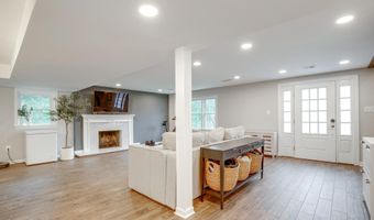 8217 CINDY Ln, Bethesda, MD 20817
