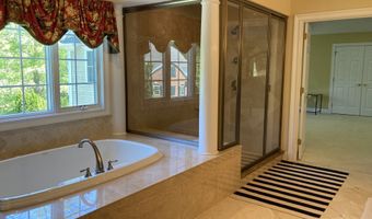 15 Logging Trail Ln, Brookfield, CT 06804