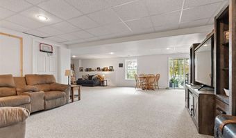 5709 Oak Crest Hill Rd SE, Riverside, IA 52327
