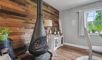 1223 Aurora Hill Dr, Aurora, OH 44202