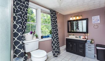 688 Saunders Hollow Rd, Barboursville, WV 25504