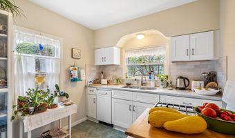 156 E Weisheimer Rd, Columbus, OH 43214