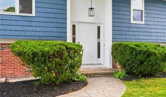 25 Stoneham St, Cranston, RI 02920