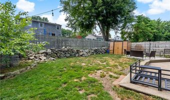 33 Wapping Dr, Bristol, RI 02809