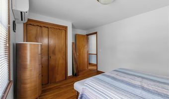 61 Richmond St, Bristol, RI 02809