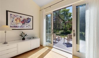 621 E Shore Rd, Jamestown, RI 02835