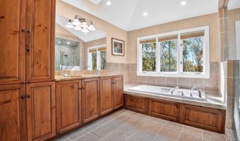 9209 VENDOME Dr, Bethesda, MD 20817