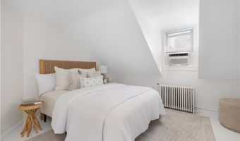 27 Dean Ave 3, Newport, RI 02840