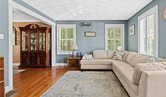 22 Aumond St, Cranston, RI 02905